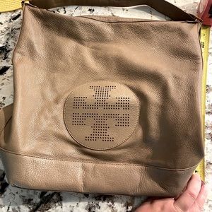 Tory Burch!!!!! Hobo style zippered bag!